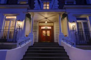 Eine Fassade oder ein Eingang zu Best Western Swiss Cottage Hotel