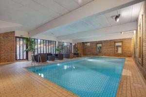 Bazén v ubytování Hotel Kryb I Ly Kro nebo v jeho okolí