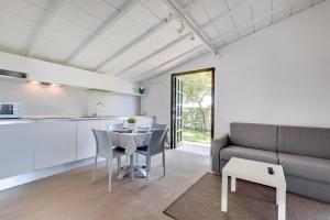 A kitchen or kitchenette at Camping Fusina
