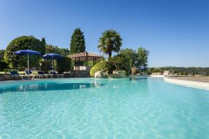 Bazén v ubytování Abbazia Collemedio Resort & Spa nebo v jeho okolí