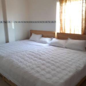 Postel nebo postele na pokoji v ubytování Cao Hung Hotel + 2 fotografie