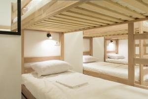 Postel nebo postele na pokoji v ubytování Gravitas Hostel