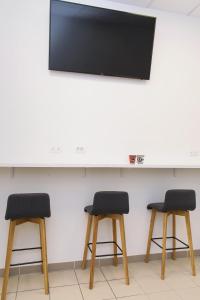 TV a/nebo společenská místnost v ubytování Gravitas Hostel
