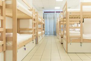 Postel nebo postele na pokoji v ubytování Gravitas Hostel