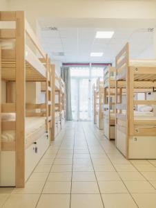 Palanda nebo palandy na pokoji v ubytování Gravitas Hostel