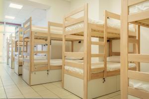 Postel nebo postele na pokoji v ubytování Gravitas Hostel
