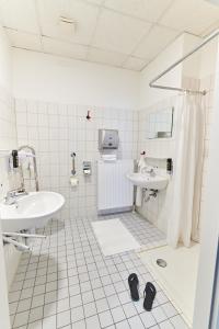 Vonios kambarys apgyvendinimo įstaigoje Aparthotel B & L