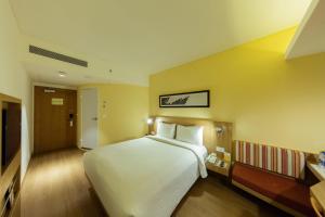 ibis Chennai Sipcot - An Accor Brand客房内的一张或多张床位