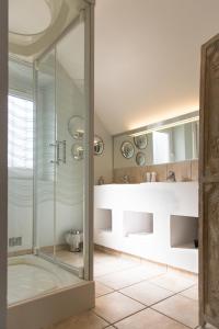 Ένα μπάνιο στο Chambres et Tables d'hôtes du Puits d'Athie