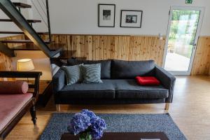 a living room with a blue couch with pillows at Furnas Lake Forest Living in Furnas