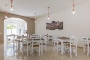 A restaurant or other place to eat at La Rosa Dei Venti
