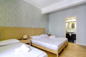 Postel nebo postele na pokoji v ubytování Aphrodite Hotel Syros