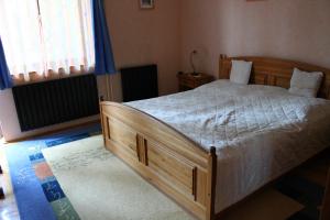 Postel nebo postele na pokoji v ubytování Ibolya Apartmanok