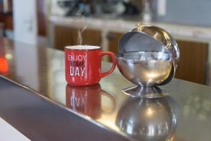 a red cup and a silver trophy on a counter at Hôtel restaurant Le Parisien in Lourdes