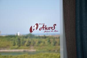 Ein Zertifikat, Auszeichnung, Logo oder anderes Dokument, das in der Unterkunft Grand Ahos Hotel ausgestellt ist