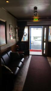 Posezení v ubytování Kirkenes Hotell
