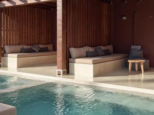 Bazén v ubytování Castelli Hotel-Adults Only nebo v jeho okolí