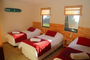 Un ou plusieurs lits dans un hébergement de l'établissement Cabañas y Spa Costa Patagonia - Piscina Climatizada 38 autres photos