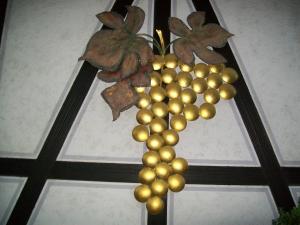 a bunch of gold grapes hanging from a mirror at Hotel Gasthof Traube in Kernen