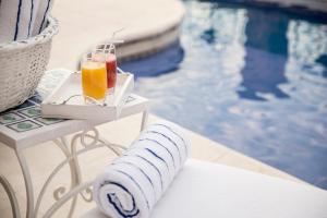 A piscina localizada em La Mision Hotel Boutique ou nos arredores