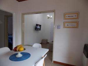 a room with a table with a bowl of fruit on it at Casa Flandes - Jáuregui - Luján - Buenos Aires in Luján