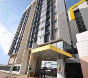 a tall building with a yellow and gray at Melo Hospedagem - Flat Bellagio in São Luís