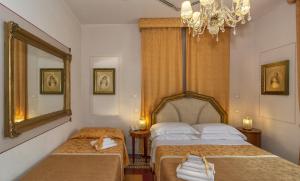 Postel nebo postele na pokoji v ubytování Lucca in Azzurro Maison de Charme