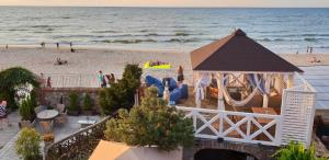 薩比諾沃的住宿－Dom Przy Plaży，海滩上游乐场的空中景致