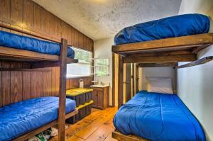 two bunk beds in a small room at Nantahala Cabins in Bryson City