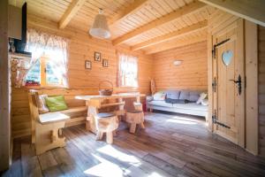 Posedenie v ubytovaní Pienińskie Herbarium dobre samopoczucie, wellness, mini zoo, poczujesz folklor Pienin