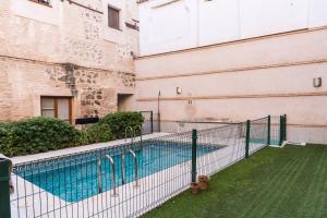 a swimming pool in the courtyard of a building at La Dama del Jardín del Nuncio in Toledo