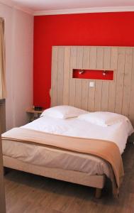 Ein Bett oder Betten in einem Zimmer der Unterkunft Hostellerie au Cygne