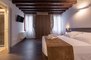 A bed or beds in a room at Il Pozzo Magico