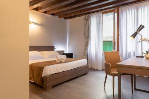 A bed or beds in a room at Il Pozzo Magico
