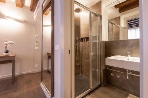 A bathroom at Il Pozzo Magico