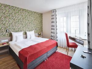 Postelja oz. postelje v sobi nastanitve Hirsch Hotel