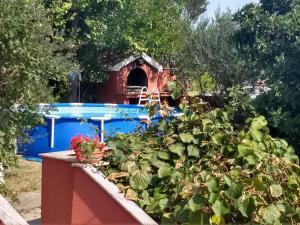 Vonkajšia záhrada v ubytovaní Apartman Tariba