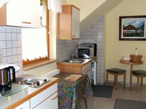 Kuchyň nebo kuchyňský kout v ubytování Gästehaus Karoline