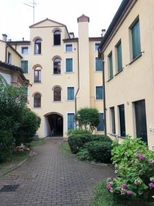 an external view of a building with a brick driveway at City Garden in Rovigo