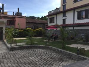 Jardín al aire libre en Hotel K2 Pokhara