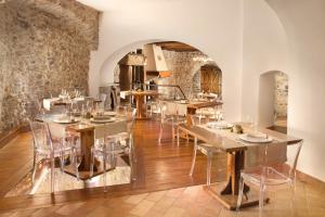 a restaurant with tables and chairs in a room at Historic Boutique Hotel Maccarunera in Campagna