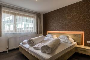 Posteľ alebo postele v izbe v ubytovaní Apartments Tschanun