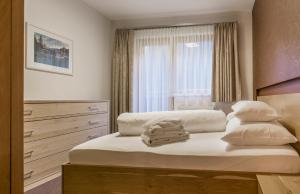 Posteľ alebo postele v izbe v ubytovaní Apartments Tschanun