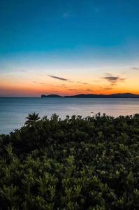 a view of the ocean at sunset at H24 Vacanze in Villanova Monteleone