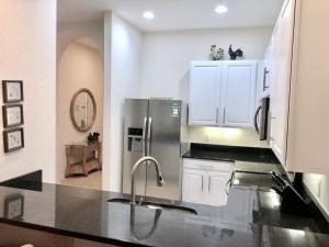 Una cocina o zona de cocina en Bahama Bay, Grand Bahama spacious 3-bedroom Penthouse near Disney