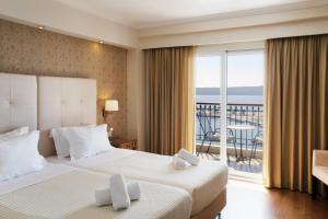 Postel nebo postele na pokoji v ubytování Karalis City Hotel