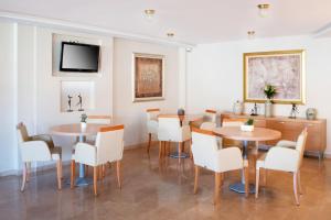 Posezení v ubytování Karalis City Hotel