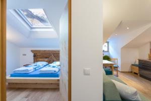 A bed or beds in a room at Ansitz Mairhof