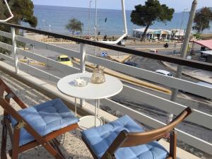 En balkon eller terrasse på Starfish Seaside Studio