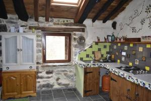 Η κουζίνα ή μικρή κουζίνα στο Preciosa cabaña pasiega restaurada